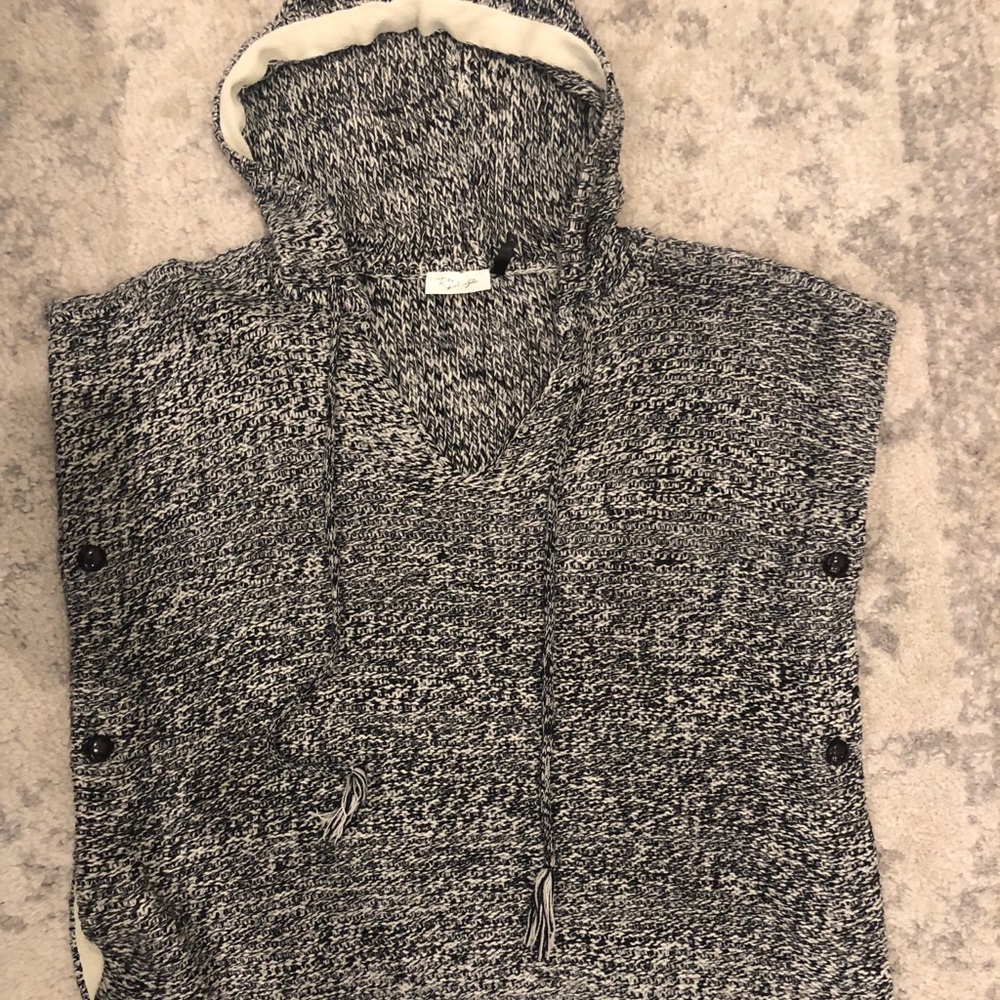 RD Style Sweater Poncho Size Medium